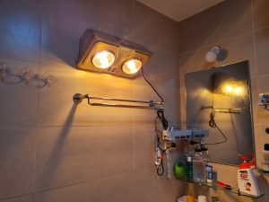 Đèn sưởi Kottmann 2 bóng treo tường